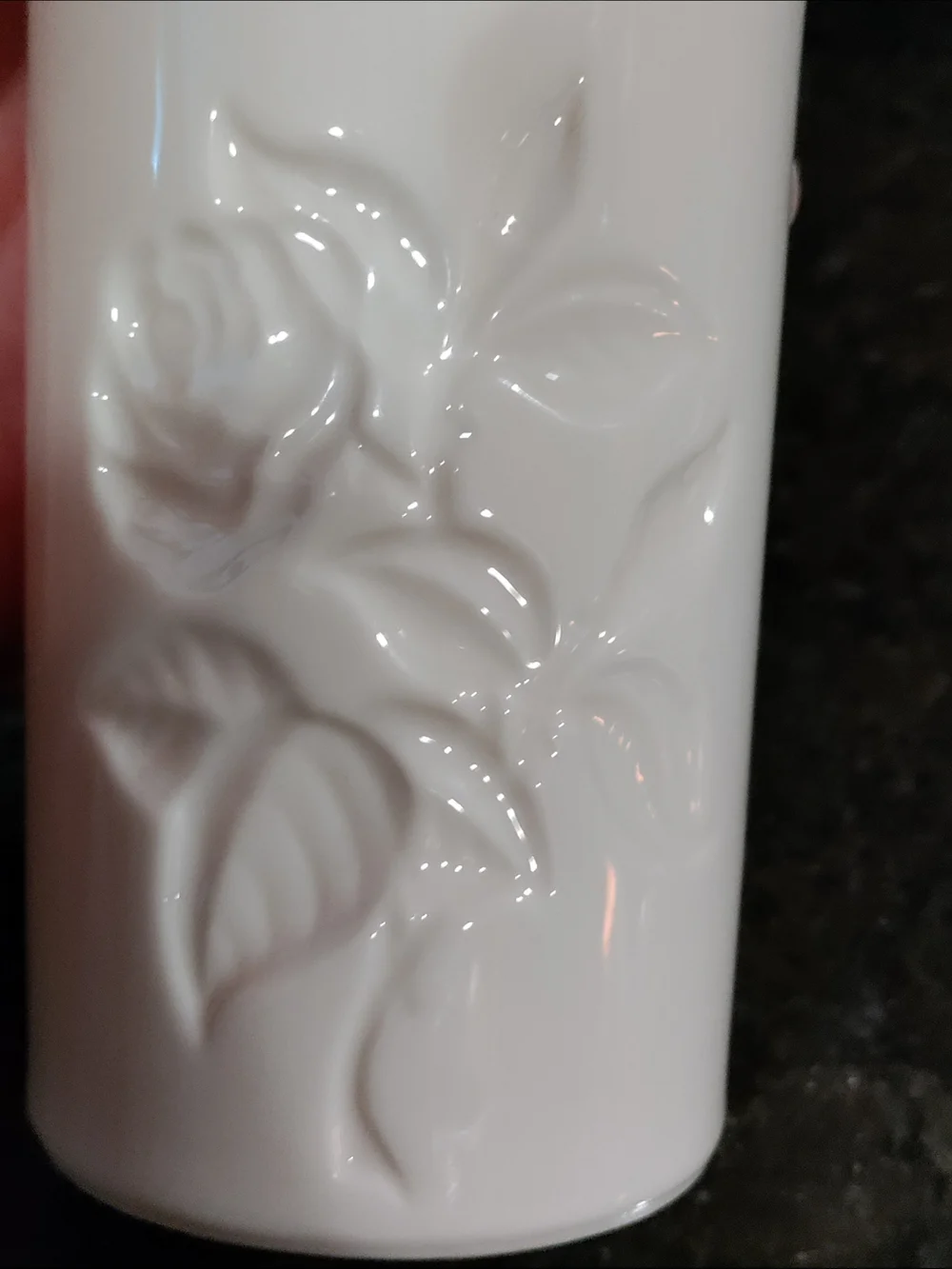 Classic Lenox White Porcelain Heart-Accent Vase with Scalloped 24k Gold Rim